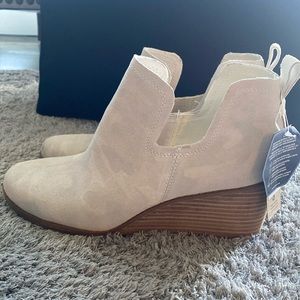 NWT Toms wedges